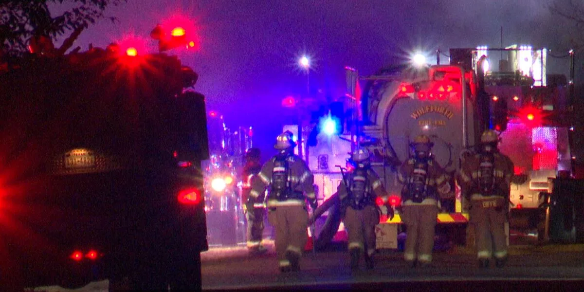 Multiple homes burn in northwest Lubbock County fire