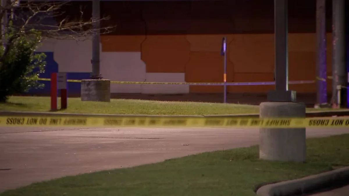 2 people injured in shooting at parking lot takeover in northeast Harris County, HCSO says