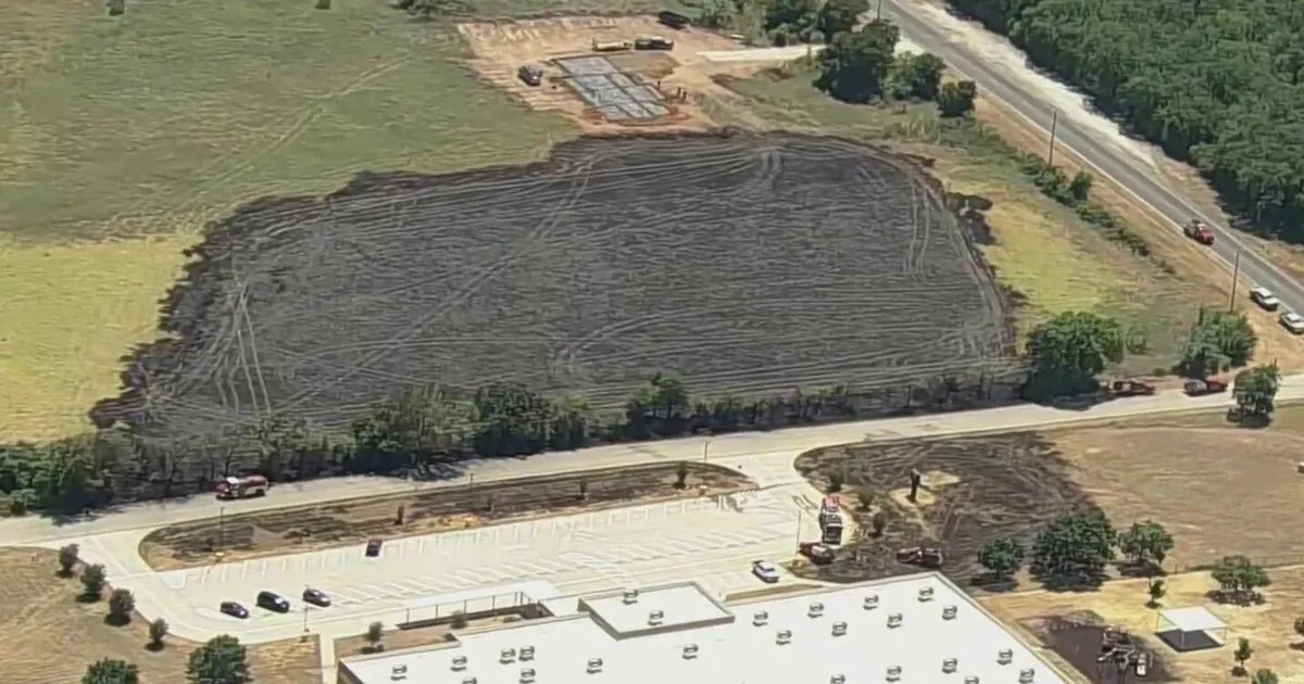 Grass fire near Wise County school forces evacuation