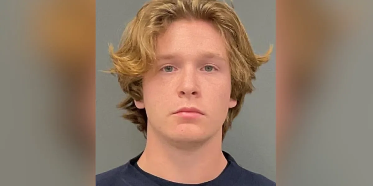 Woman calls police after seeing girl crying for help in SUV; man facing kidnapping charges