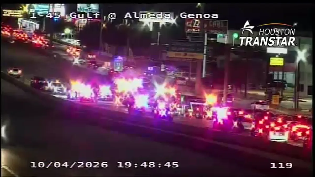 Multi-vehicle crash forces complete closure of Gulf Freeway northbound in SE Houston: TranStar