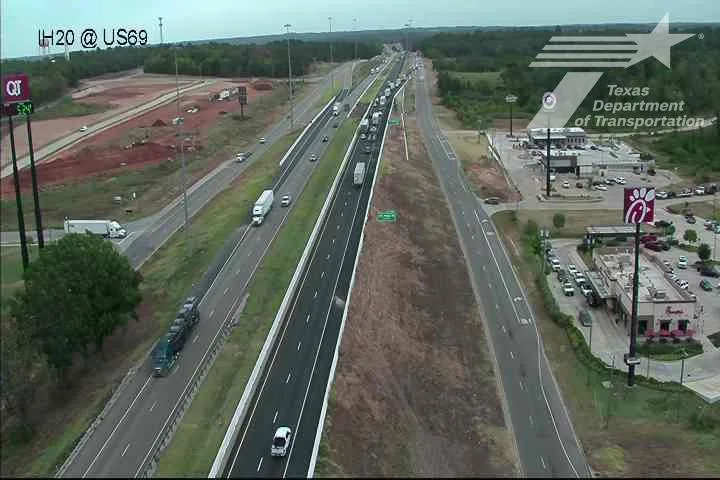 Traffic delays expected on I-20 near Lindale after crash causes pinto bean spill