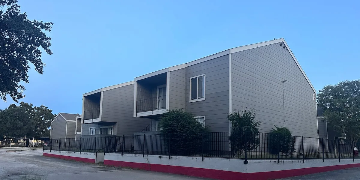 3 arrested for squatting in condemned College Station apartment complex