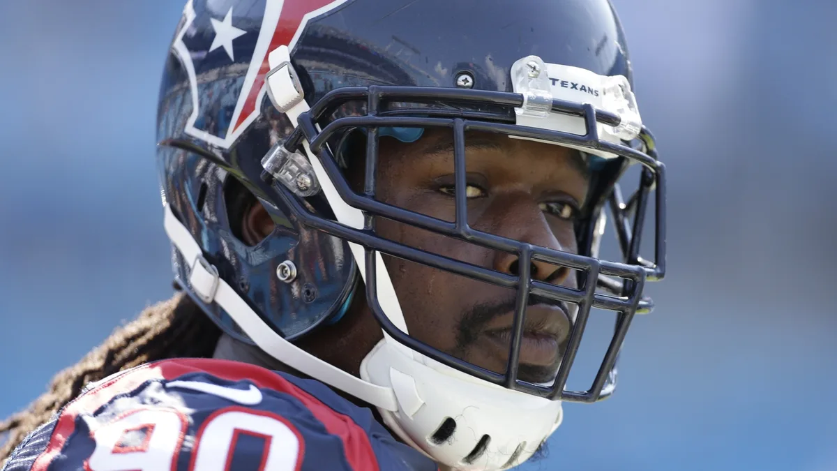 Jadeveon Clowney reaches deal to reunite with Texans, sources say