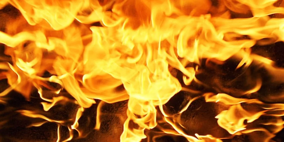 Fast-moving grass fire near Adamsville threatens structures