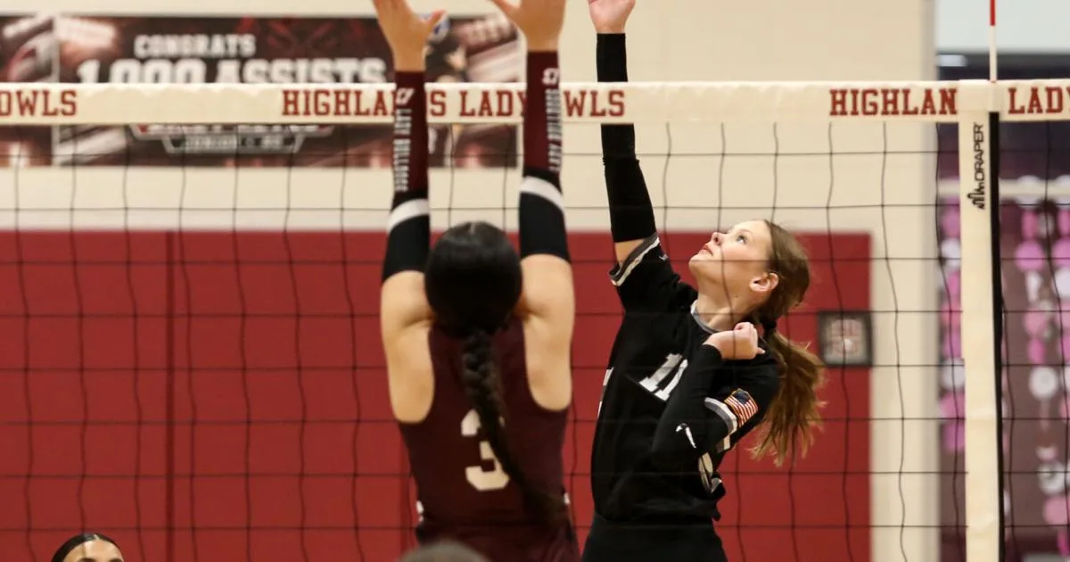 Lady Pirates sweep La Pryor, advance to next round