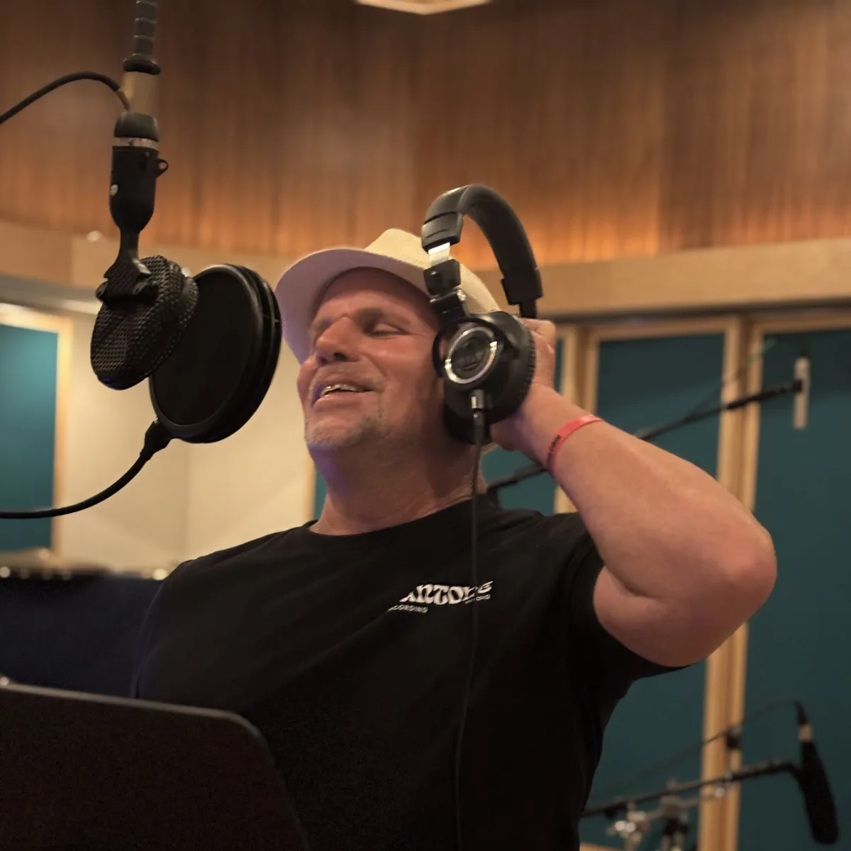 Dean Martin Tribute Artist Andy Jennings Announces Original Single "A Drink with Dino" and Debut Album
