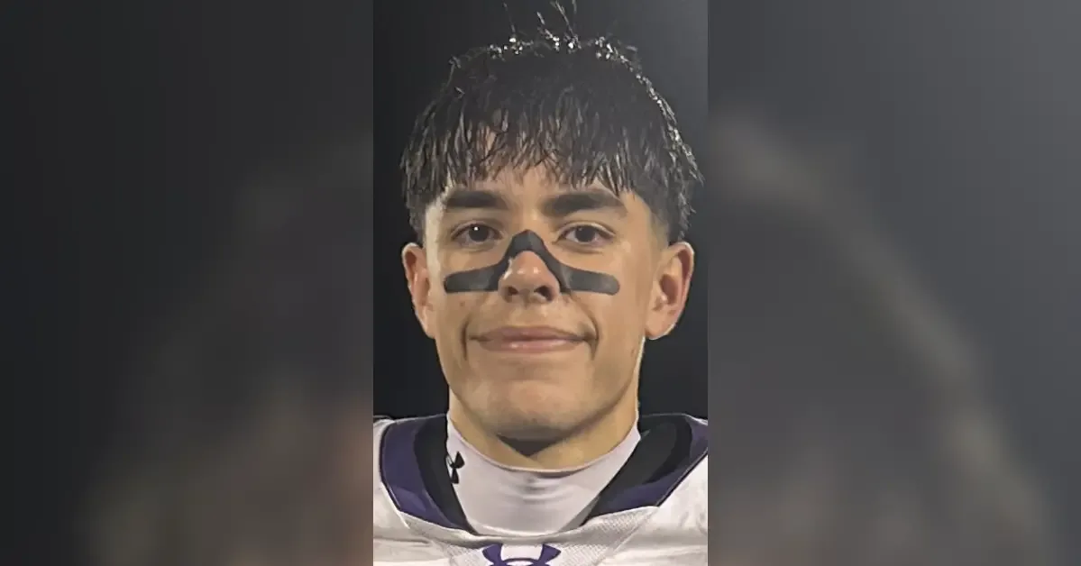 Yellowjackets hold off Bulldogs for 24-20 victory