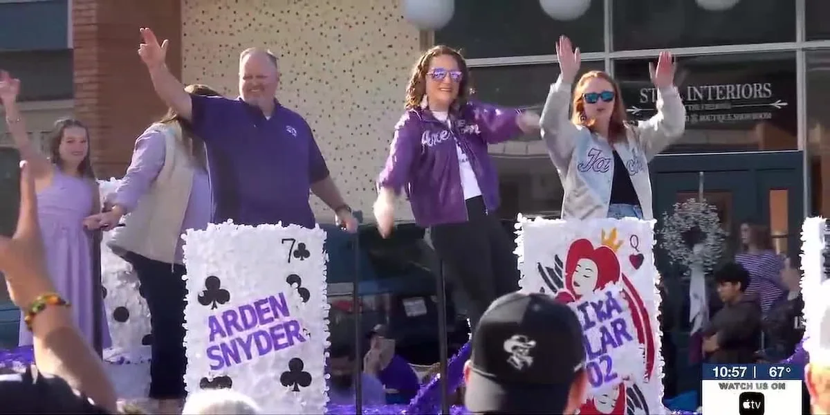 SFA homecoming parade brings alumni, community together in Nacogdoches
