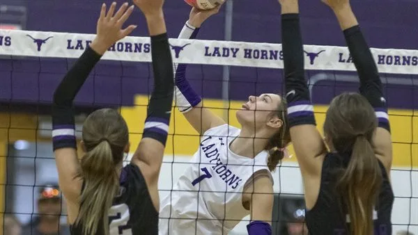 Playoff-bound Lady Horns fall in five sets to Eastland