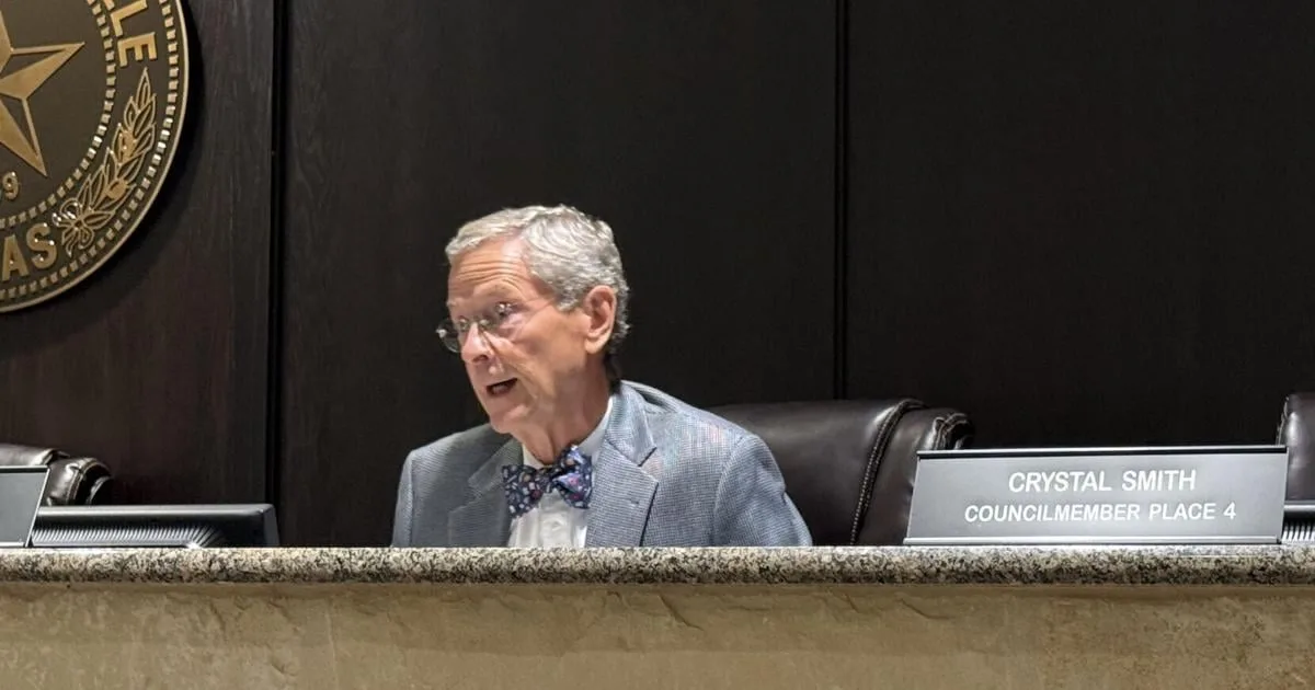 Kerrville City Council considers changes to animal ordinance, park pool