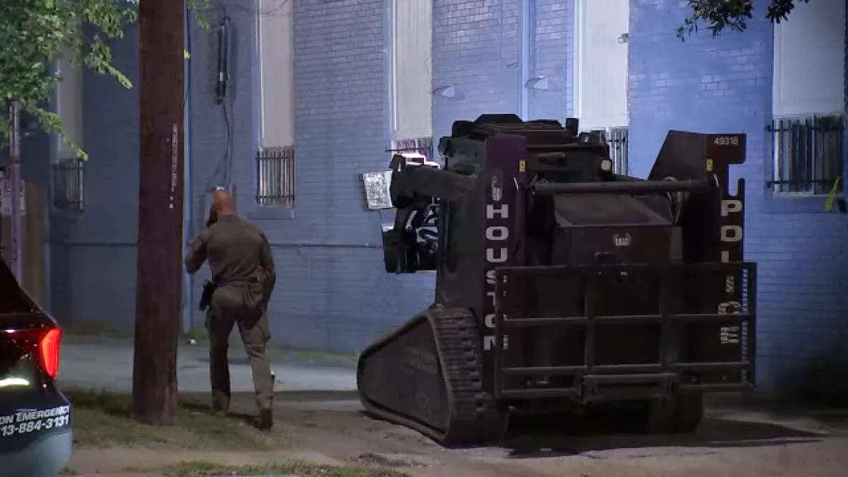 SWAT officers fly drone into N. Houston apartment to arrest man holding his girlfriend captive: HPD