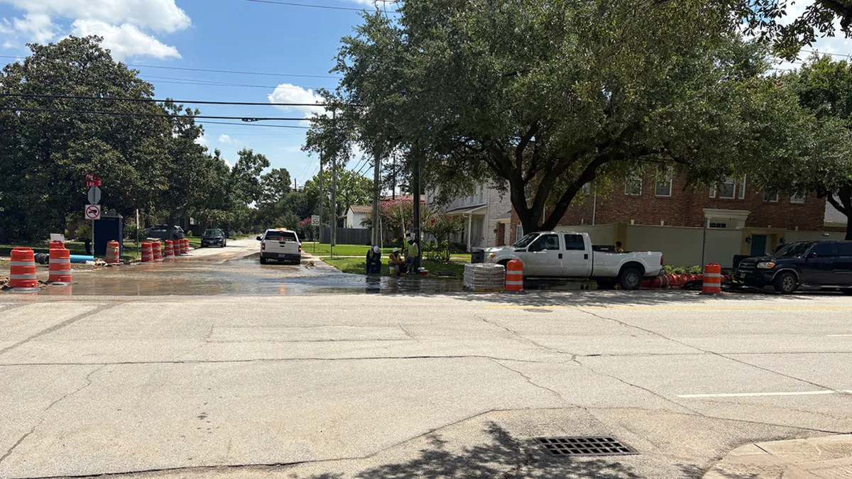 Water main break leaves Bellaire HS, surrounding homes without water: Officials