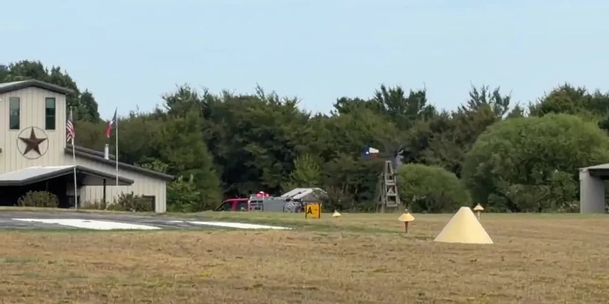 FAA: 1 seriously injured after plane crashes into hangar in Henderson County