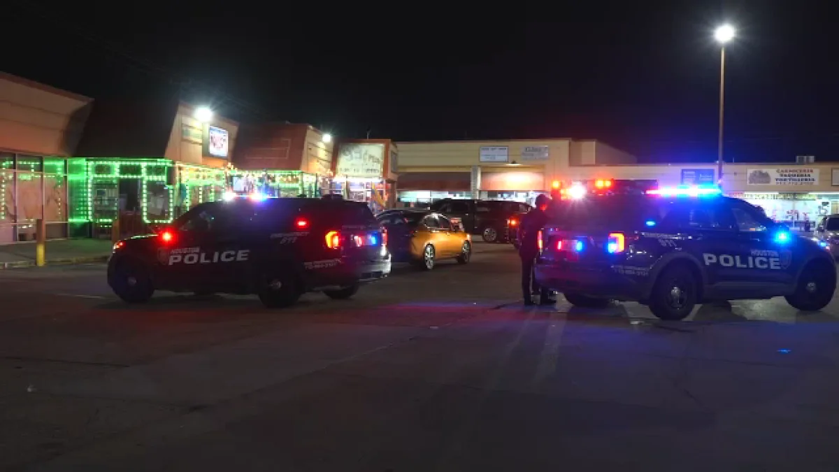 Restaurant customer shoots bystander after being kicked out for intoxication: HPD