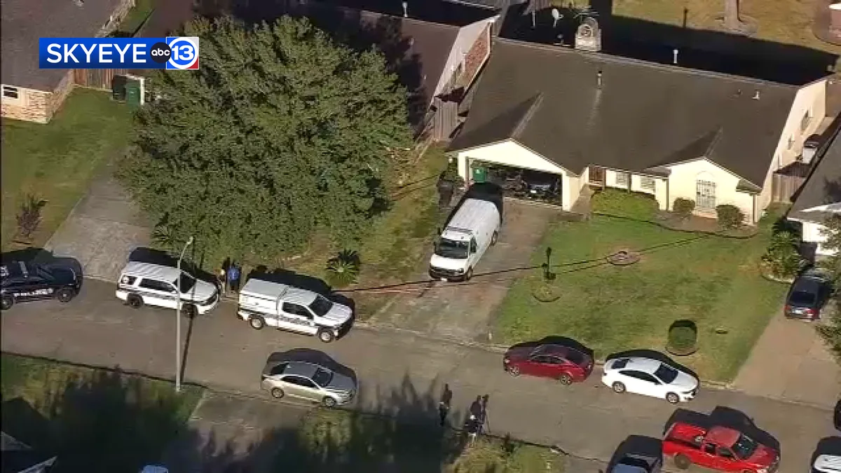 Healthcare worker killed, 90-year-old man critically injured in southeast Houston shooting, HPD says