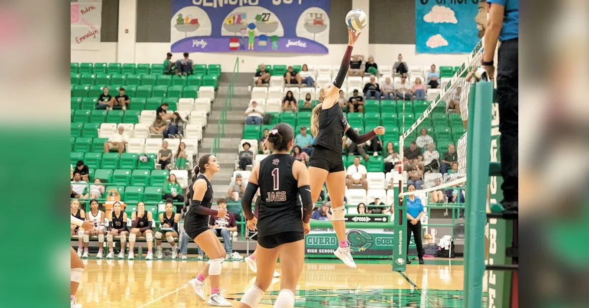 Jaguars defeat Cuero, secures playoff spot