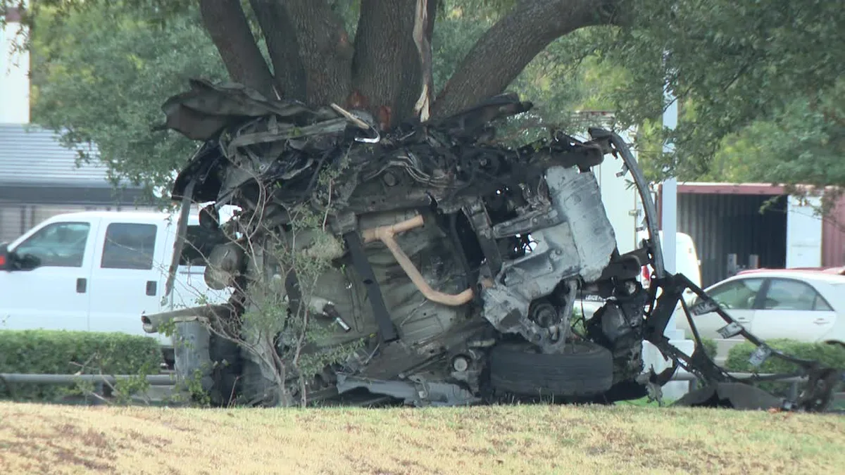 Two killed in early morning single-vehicle crash in Far North Dallas