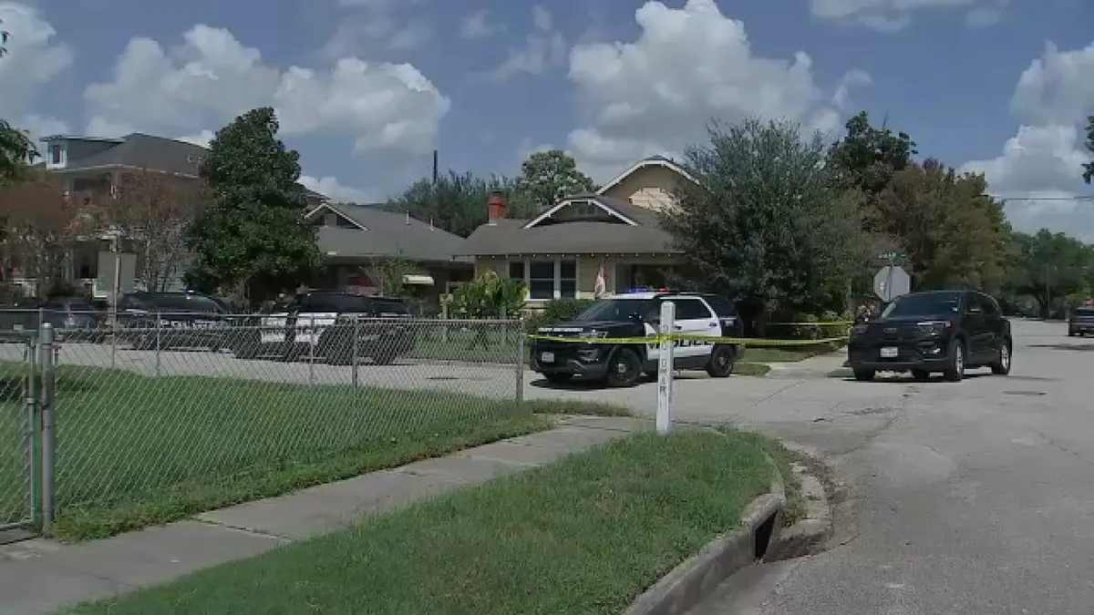 Man found dead inside home after shooting in Woodland Heights area, HPD says