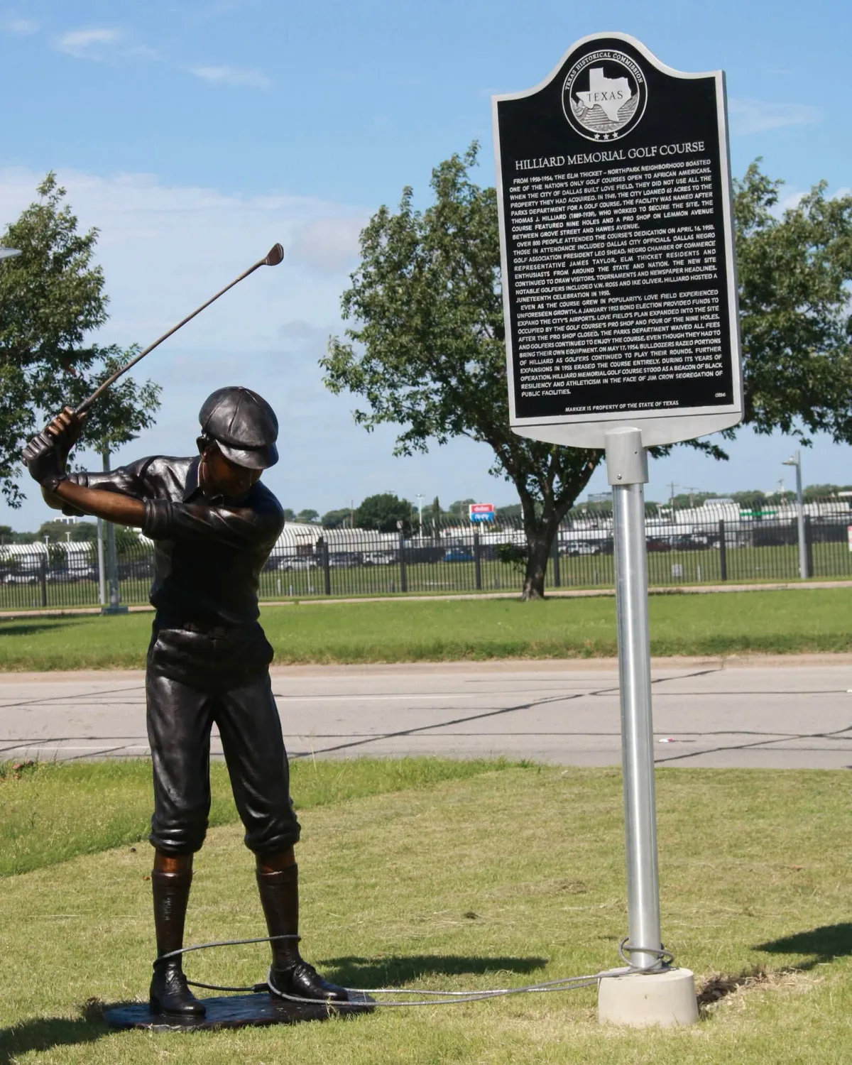 Historic 300-pound bronze statue commemorating landmark Black golf course stolen near Dallas Love Field