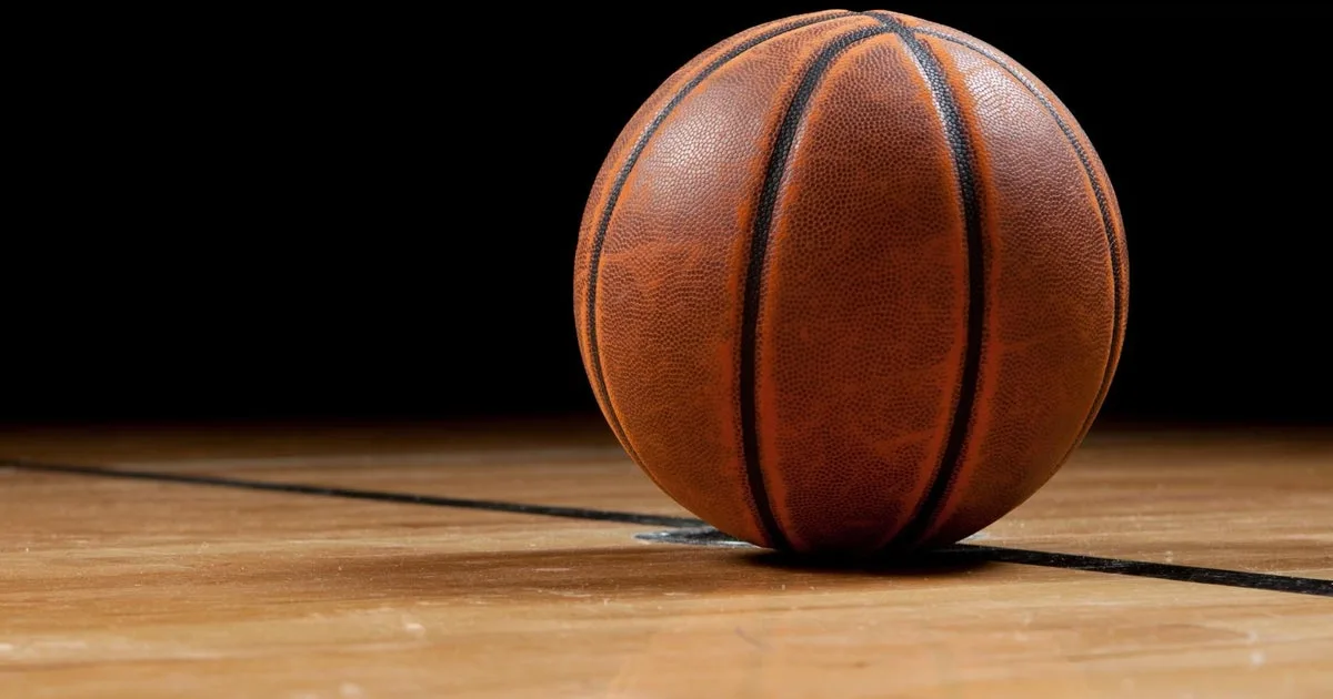 Bueckers scores 25, leaves late in 4th quarter, as Wings beat Sparks 90-82