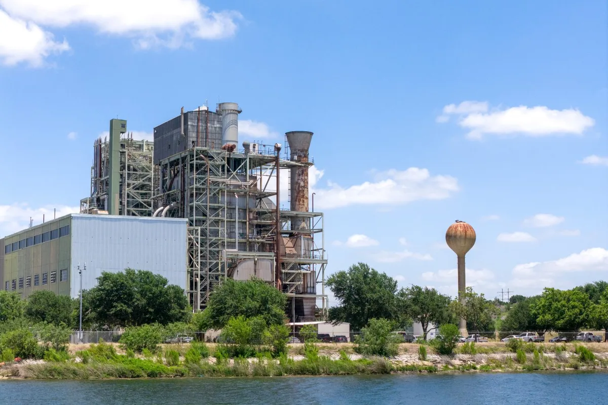 As solar and batteries dominate in Texas, Republican lawmakers consider natural gas minimums