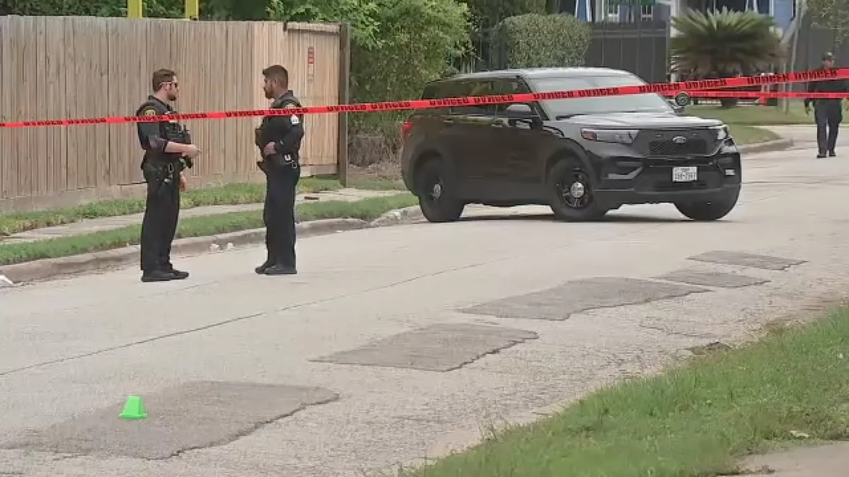 Driver shot inside vehicle during fight with pedestrian in The Heights, HPD says