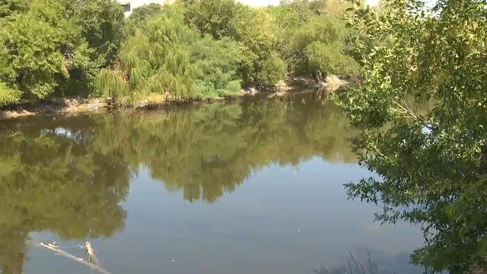 Man's body found at Elmendorf Lake Park, SAPD says
