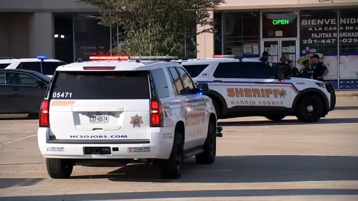 Investigation underway after man shot, hospitalized in northwest Harris County, HCSO says